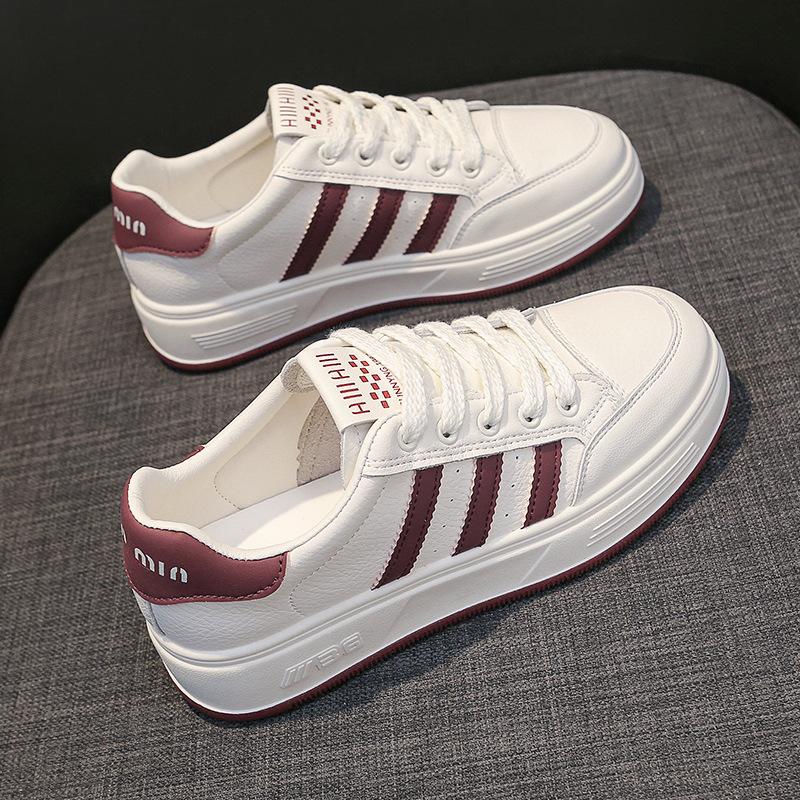 Корейская версия маленьких белых туфель для женщин 2024 года, весна, новый иностранный стиль, универсальная кожа, легкая и удобная платформа, спортивная повседневная обувь для серфинга