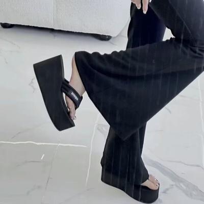 У И Мэнлин такие же летние новые джинсовые шлепанцы на толстой подошве и высоком каблуке, пляжная обувь на платформе для отпуска