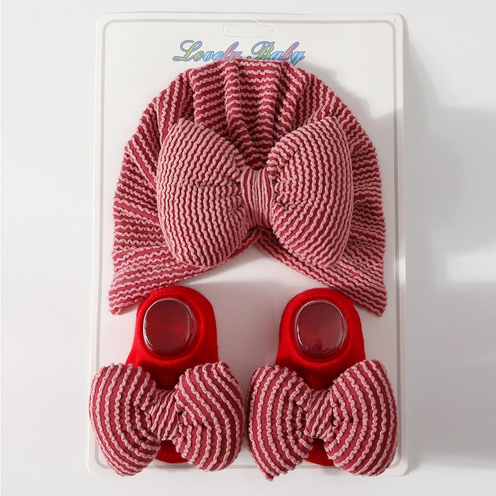 Детский полосатый комплект шапочки и носков для новорожденных, мягкий, для защиты макушки, из хлопка, шапочка, теплая шапка с подкладкой, всесезонный подарочный набор для малыша, носки с нескользящей подошвой