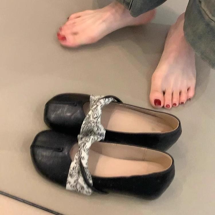Soft leather version~ New Chinese ballet style round head small single shoes women's one-pedal inner height increase shallow mouth flat Mary Jane s