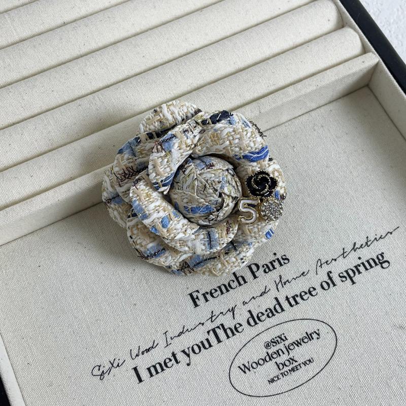 Korean Fabric Camellia Brooches For Women Handmade Flower Lapel Pins Elegant Clothing Jewelry Accessories Corsage