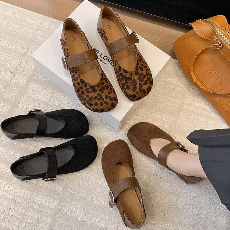 Темпераментные туфли с круглым носком на плоской подошве женские 2025 новые весенне-осенние французские ретро Мэри Джейн маленькие кожаные туфли с открытым верхом для работы