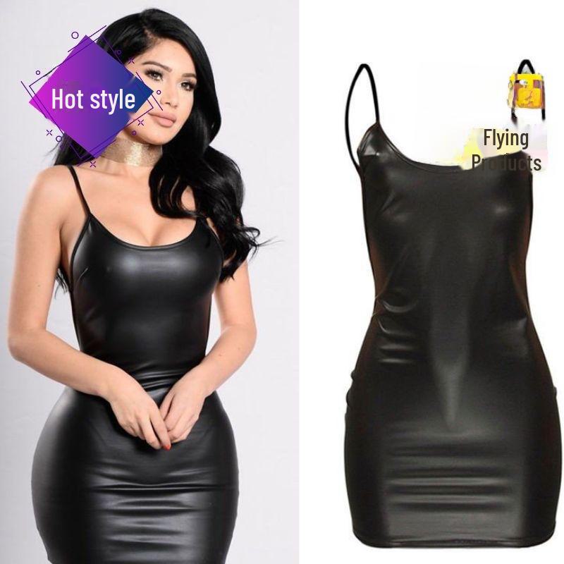 Летнее платье с открытой спиной из глянцевой кожи, мягкой лакированной кожей и эластичной юбкой с запахом на бедрах