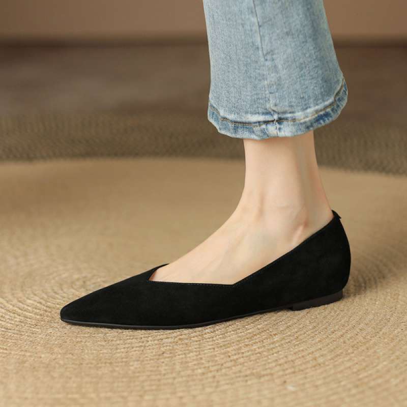 Новинка ранней весны, универсальные черные тонкие туфли-лодочки с острым носком, легкие, с ретро матовой отделкой, большого размера, V-образные туфли-одиночки, женские осенние туфли