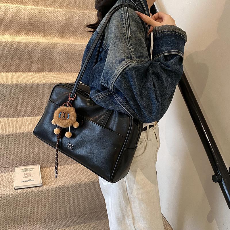 Ретро сумка женская большой вместимости 2025 новая осень и зима универсальная повседневная на плечо подмышку сумка для работы и поездок сумка-подушка