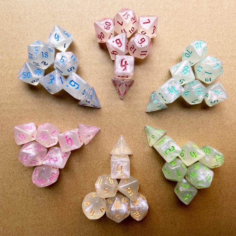 Набор из 7 шт., новый блестящий золотой шрифт, многогранная настольная игра, цифровые игральные кости для DND TRPG RPG D20 D12 D10 D8 D6 D4, набор игровых кубиков