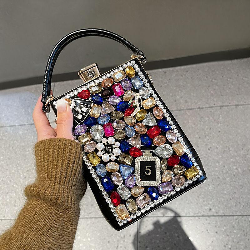 2024 Новая ретро-сумка Water Diamond на одно плечо Cross Small Square для женщин