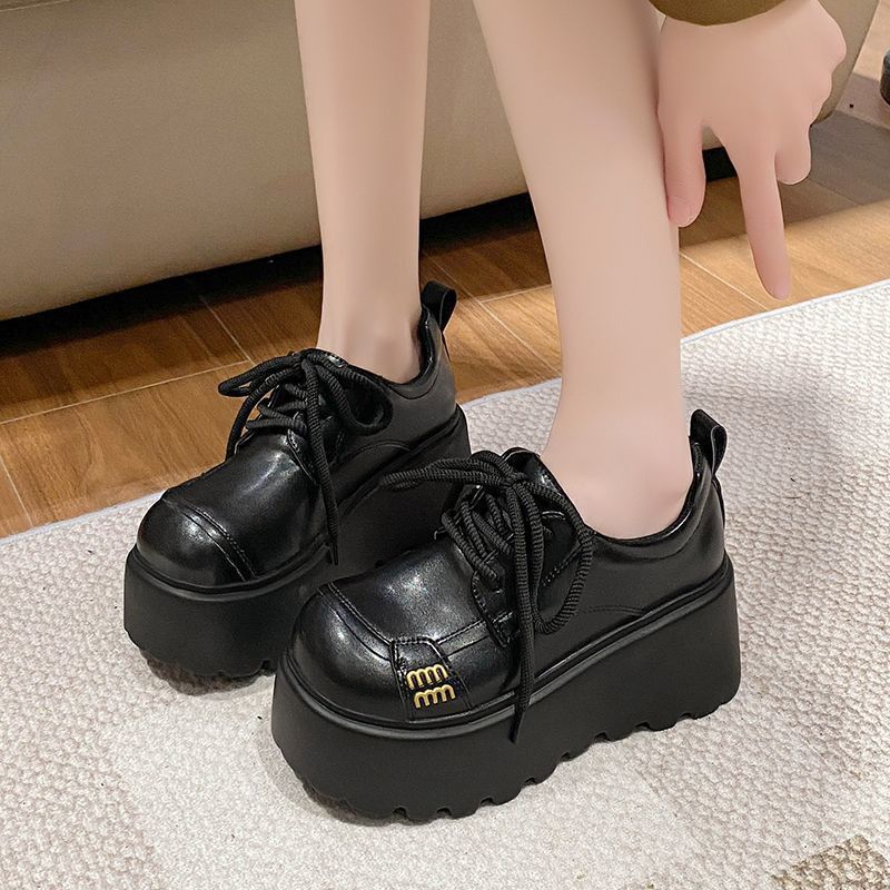 Модные и тонкие универсальные уличные туфли-одиночки в британском стиле с толстой подошвой, женские, весна 2024, новые модели