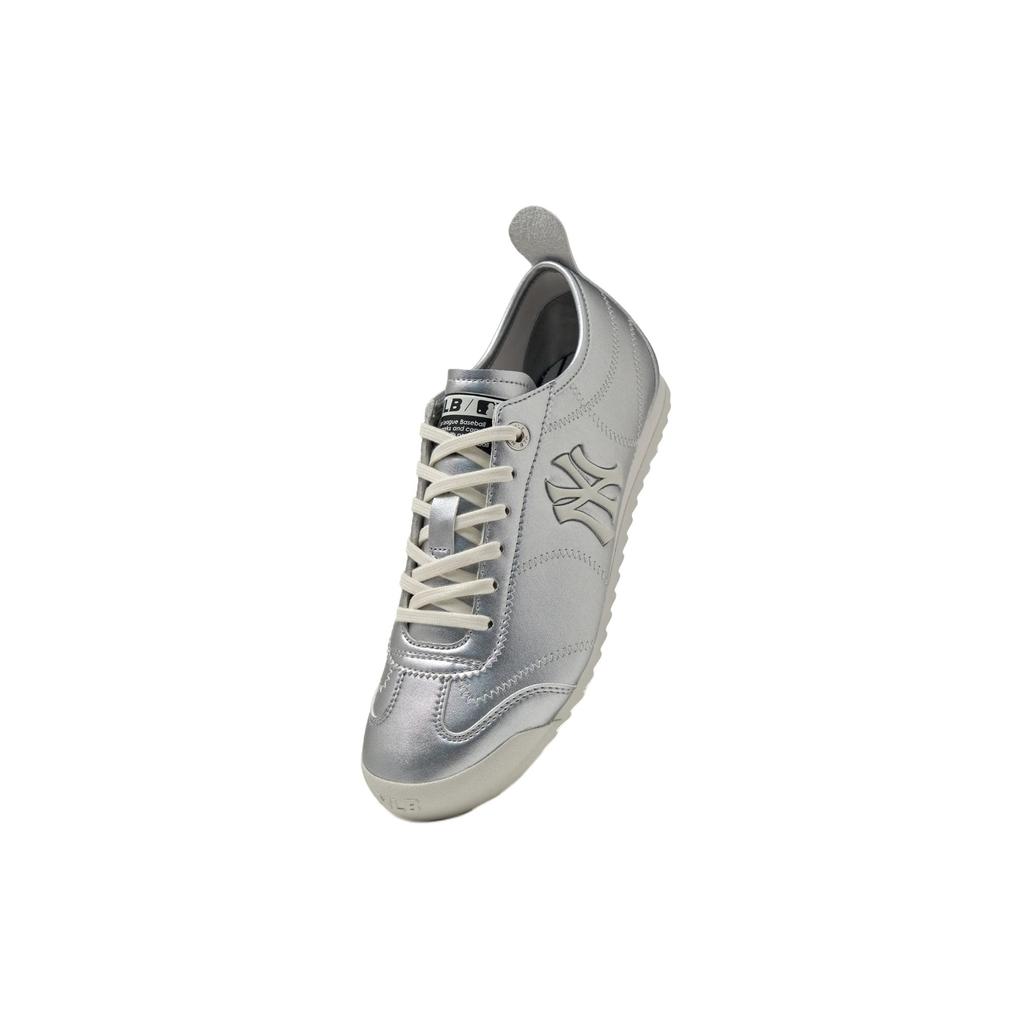 MLB New York Yankees Synthetic Leather Slip Resistant Lightweight Low top Casual Shoes Unisex Silver 3ASXC016N-50SIS