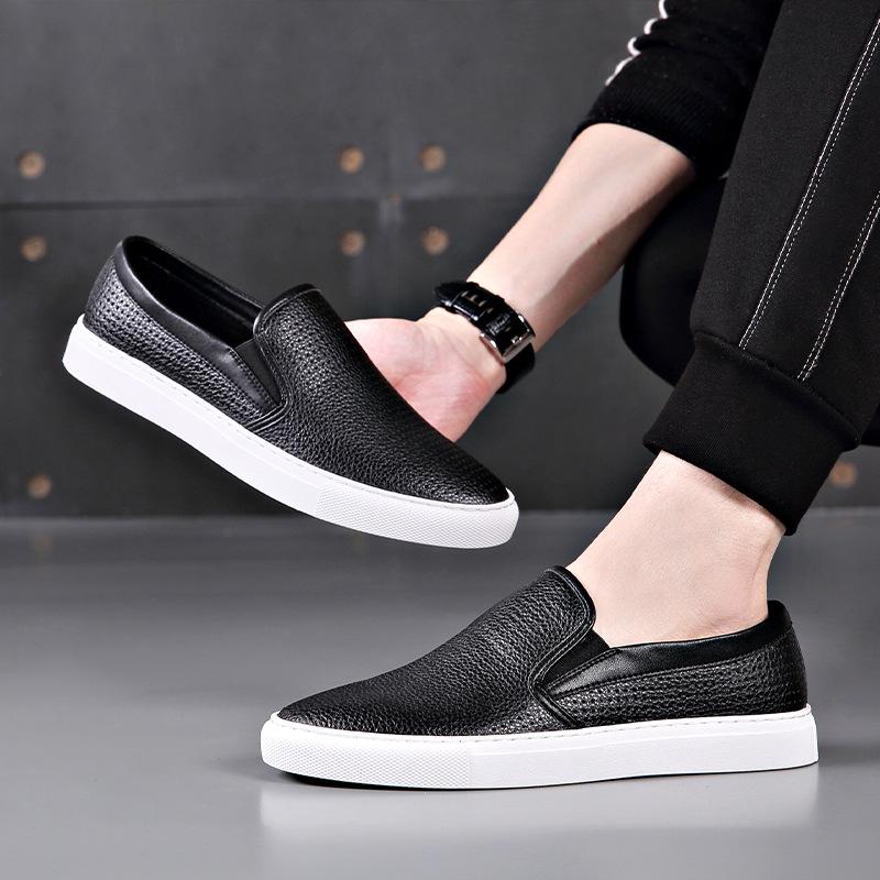 Новые летние туфли для мужчин, модная повседневная обувь из натуральной кожи, дышащая обувь для скейтборда из микропоры, удобные мокасины без застежек