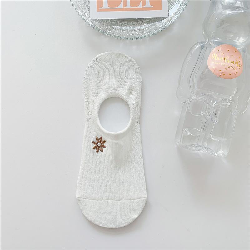 Женские летние белые невидимые носки с милой вышивкой в виде животных и растений, силиконовые нескользящие носки