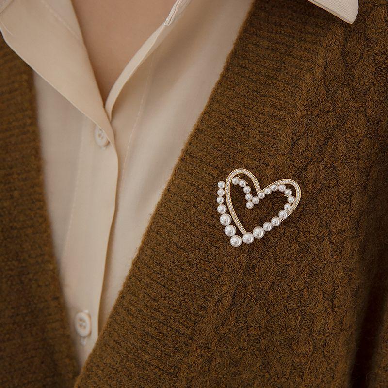 Элегантная брошь «Бабочка и стрекоза»: Дизайнерская нишевая женская одежда высокого класса, коллекция 2023