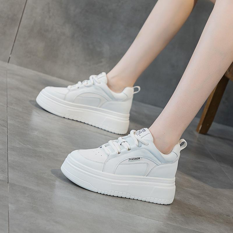 Маленькие белые туфли платформа черно-белые повседневные туфли женские 2025 весна новые универсальные панда спортивные бархатные маффины одинарные туфли