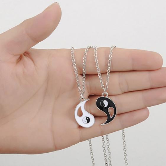 2Pcs/Set Best Friends Tai Chi Yin Yang Hollow Pendant Split Matching Necklace