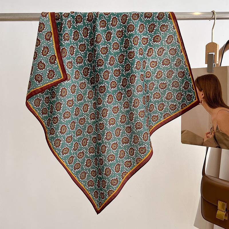 70см Новый Модный Хлопковый Квадратный Платок Женский Дизайн с Цветочным Принтом Банданы Женский Шарф Повязка на Голову Носовой Платок для Волос Роскошный Бренд