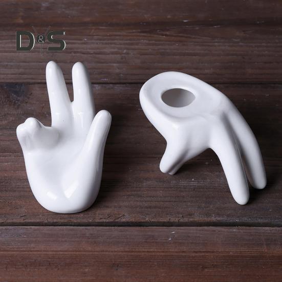 Подставка для яиц в форме руки. Прочная керамическая конструкция. Простая в уходе подставка для вареных яиц. Украшение стола.