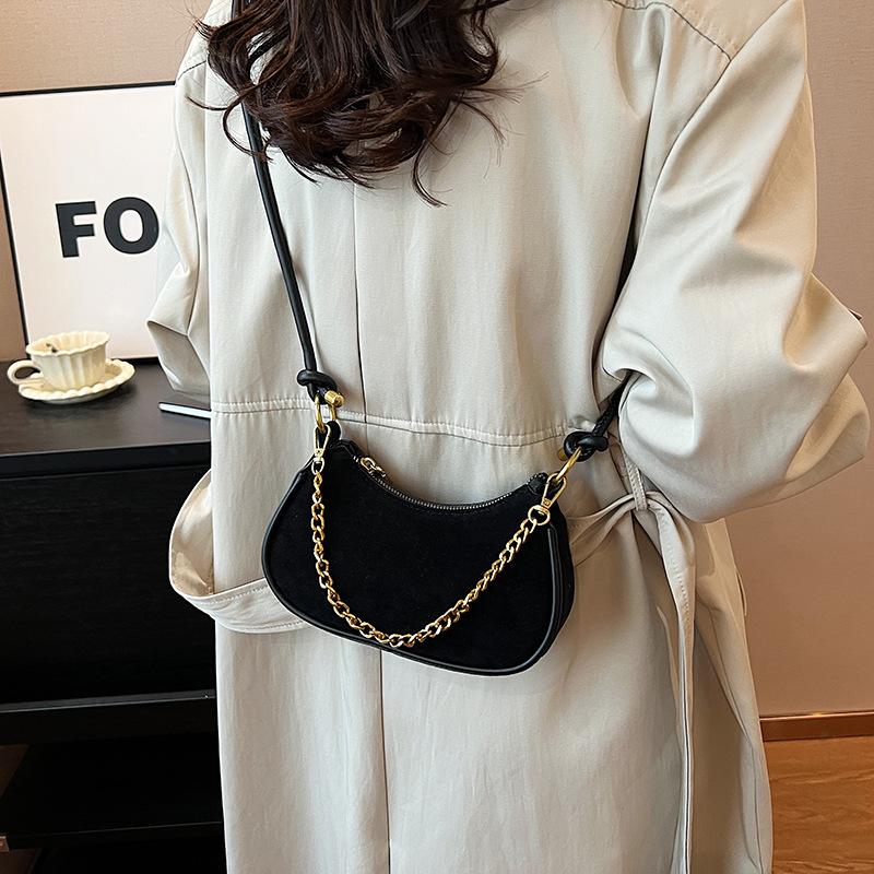 Textured Matte Small Bag Women's 2025 Winter New Niche Popular Messenger Bag Fashionable Versatile Shoulder Armpit Bag