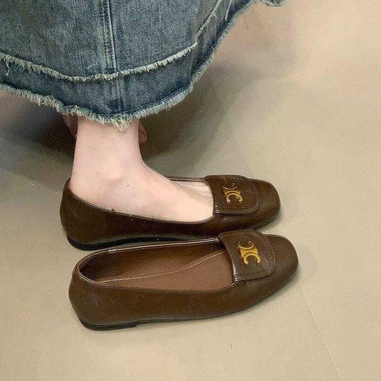 Женские модные повседневные удобные подошвы женские белые эластичные балетки из искусственной кожи с металлическими буквами на одну ногу