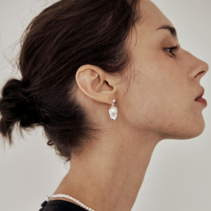 Dewy desert persona pearl Earring (L)