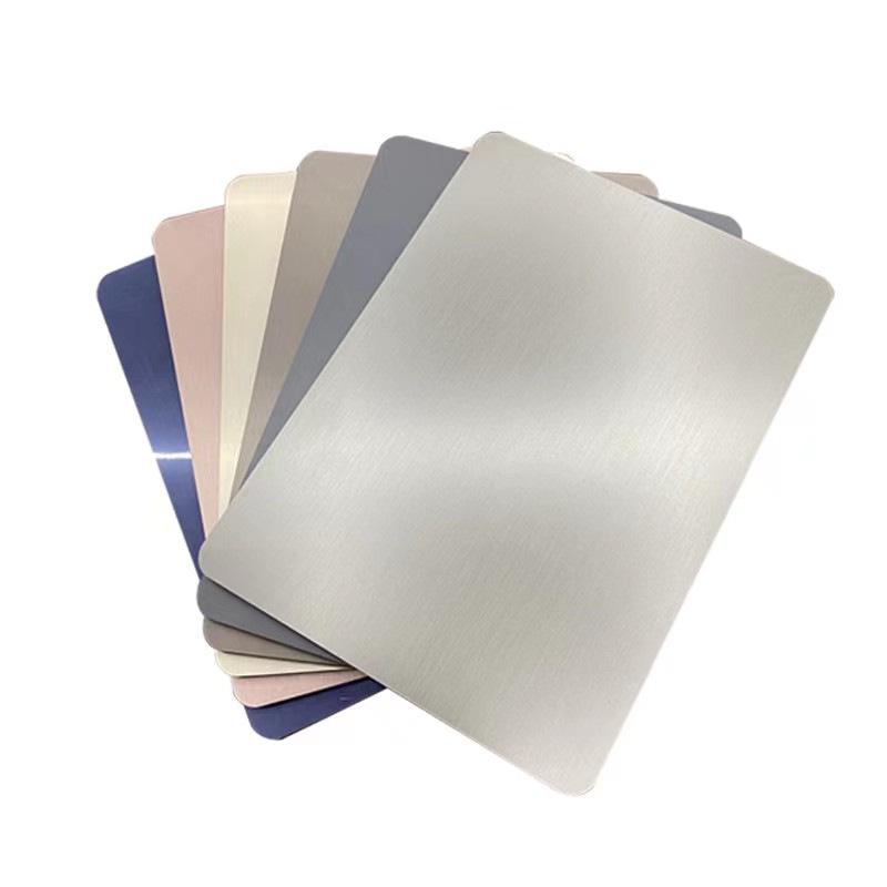 Бамбуковый уголь Дерево и металл Углеродно-кристаллическая плита ПЭТ Панель для стен - Отделанная щеткой золотая карбоновая отделка