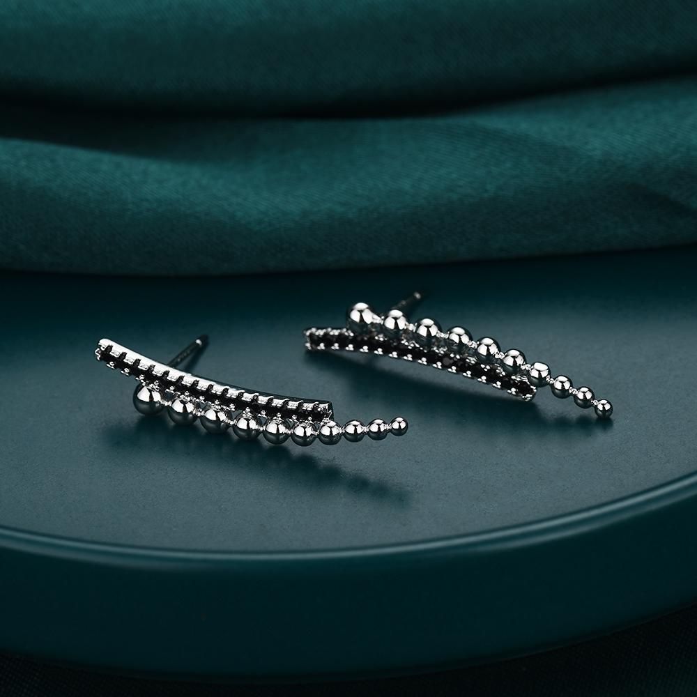 Серьги-гвоздики с черным камнем для женщин