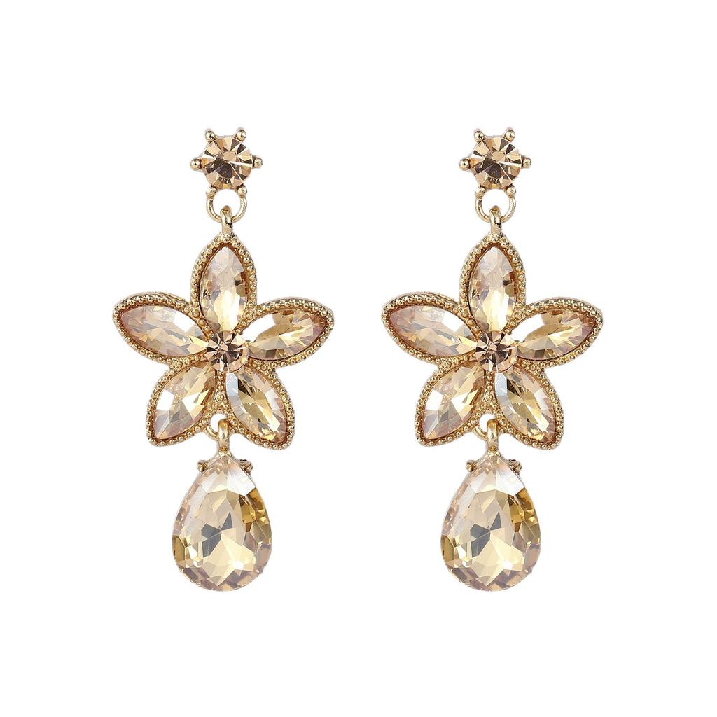 Комплект колье и серег с бриллиантами в виде цветка и капли воды с бахромой