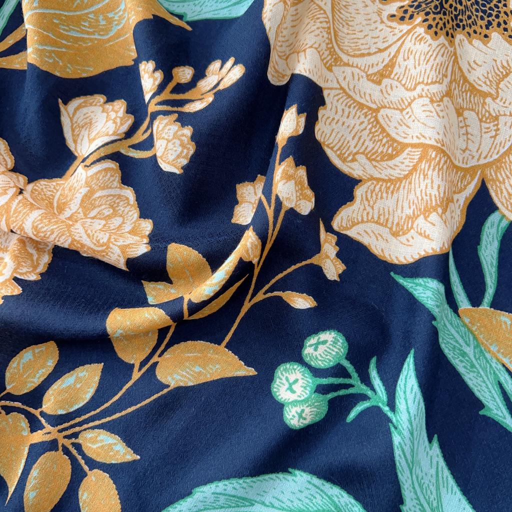 Autumn and Winter New Loose Beard Printing Large Square Scarf High-end Temperament Decorative Shawl Warm Fashion Scarf Beach Towel