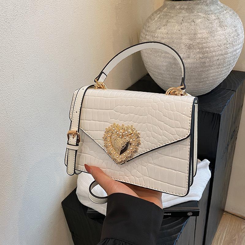 2025 European and American Crocodile Pattern Court Style Portable Underarm Bag Love Pearl Chain Commuter Flip Shoulder Messenger Bag