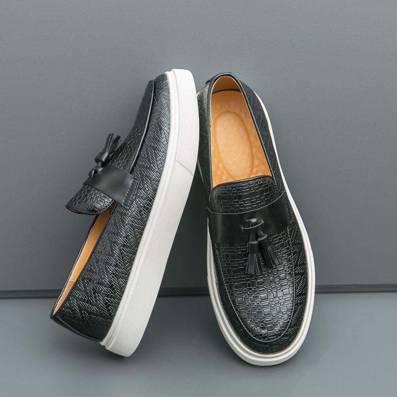 Повседневная кожаная мужская повседневная обувь Модные балетки Мокасины Мягкая дышащая мужская обувь Лоферы с кисточками Деловые лоферы Обувь для вождения