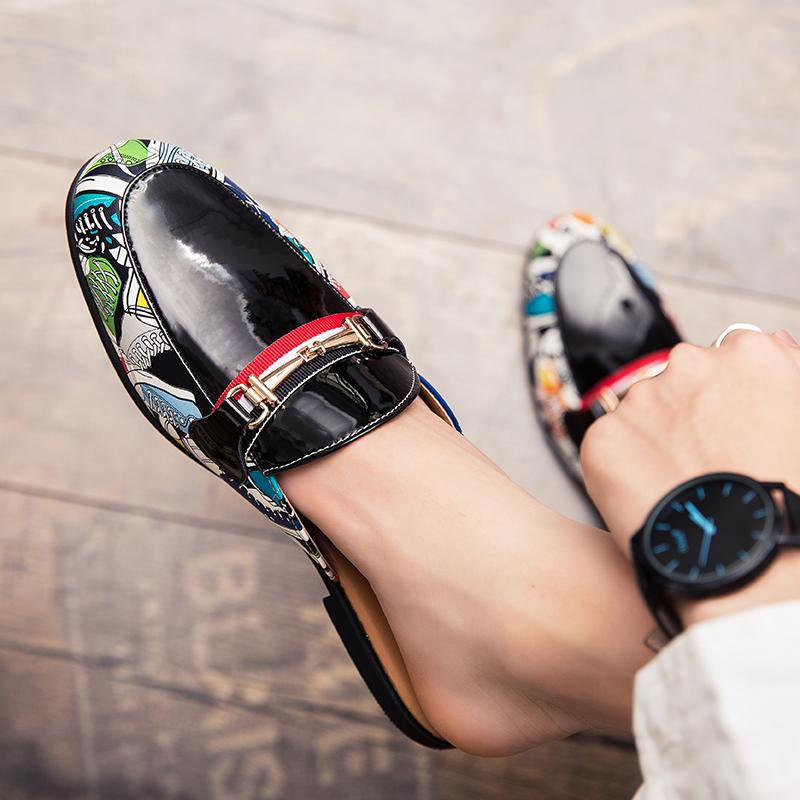 Модные летние легкие кожаные тапочки люксового бренда персонализированные полулоферы на одной кнопке модная мужская удобная повседневная обувь