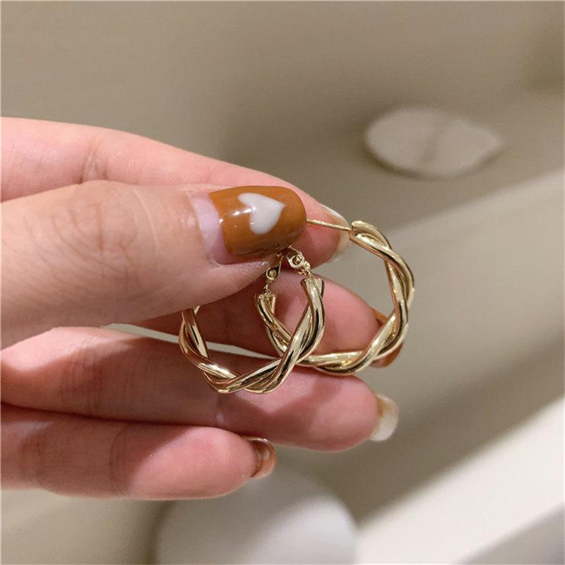 Metal Twisted Gold Round Earrings for Women Irregular Geometric Statement Dangle Earrings Wrap Design Punk Fashion Ear Dec