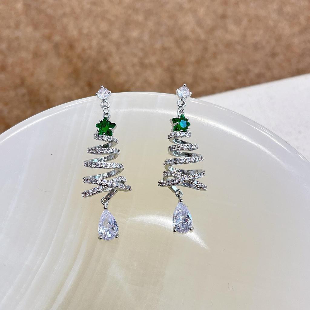 Уникальные серьги в виде рождественской елки: Стильно, мило и изысканно для осенне-зимних праздников