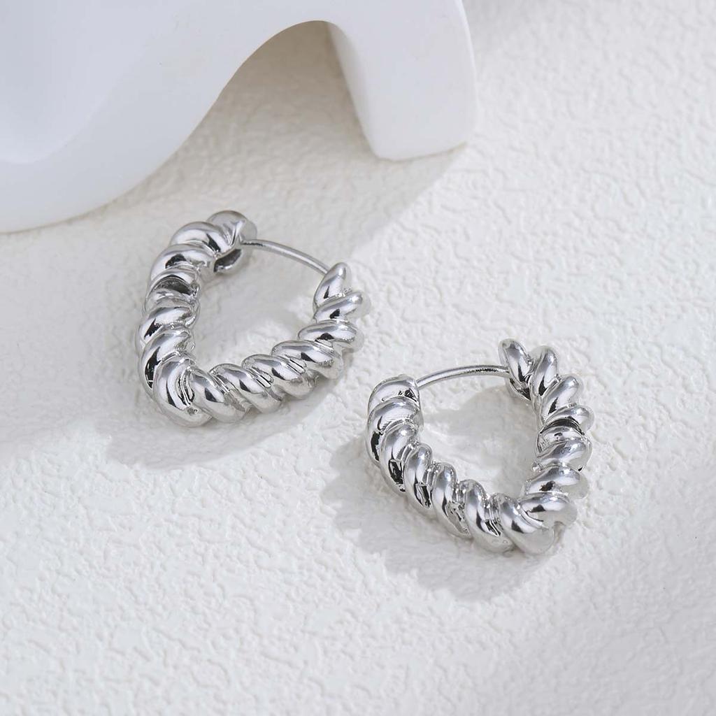 Трансграничные простые серьги-пусеты «Любовь» Женские модные темпераментные универсальные серьги-кольца для работы Элегантные серьги-сердечки Серьги