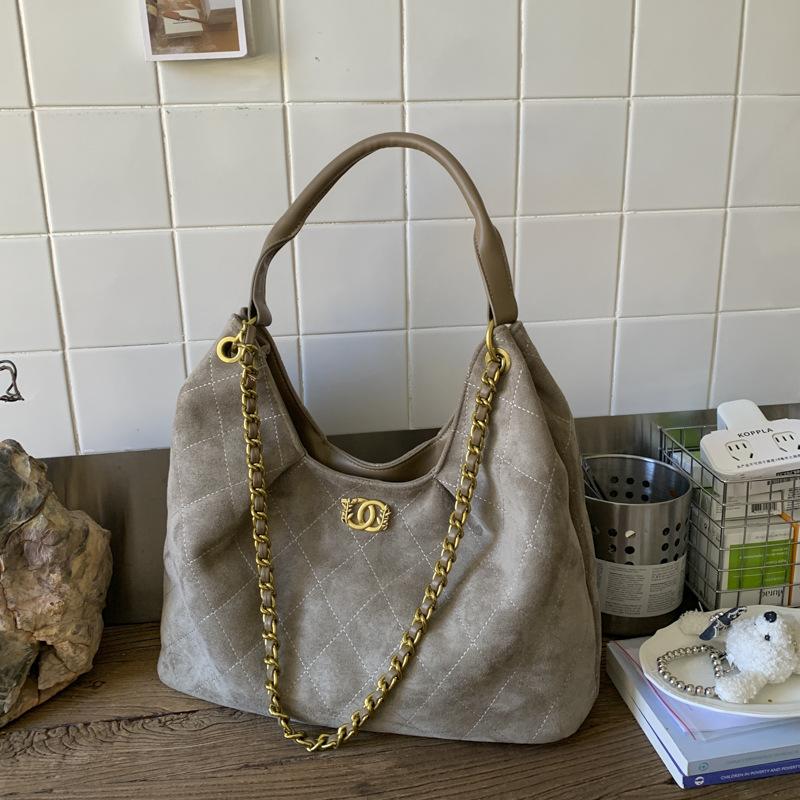 Вместительная ретро-сумка женская осенне-зимняя универсальная 2025 новая повседневная ромбовидная наплечная сумка текстурированная сумка-тоут для通勤