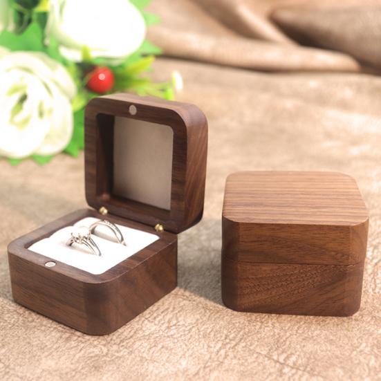 Коробка для хранения колец Эксклюзивный футляр для хранения обручального кольца С бархатной подкладкой Дерево грецкого ореха Квадратный дизайн Компактный органайзер для ювелирных изделий