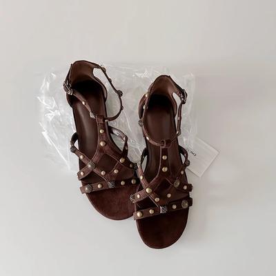 Милая и крутая версия~ Ретро сандалии-гладиаторы с заклепками и вырезами, этнический стиль, отпускные, сандалии с ремешком на пряжке