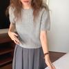 Женский трикотаж высокого класса мягкого серого цвета: Приталенный свитер с рукавами-буфами и круглым вырезом с короткими рукавами для осени/весны