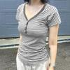 Корейская мода Полосатый V-образный вырез на пуговицах Приталенные футболки Женский летний топ с коротким рукавом Футболки Эстетика Y2K Новинка
