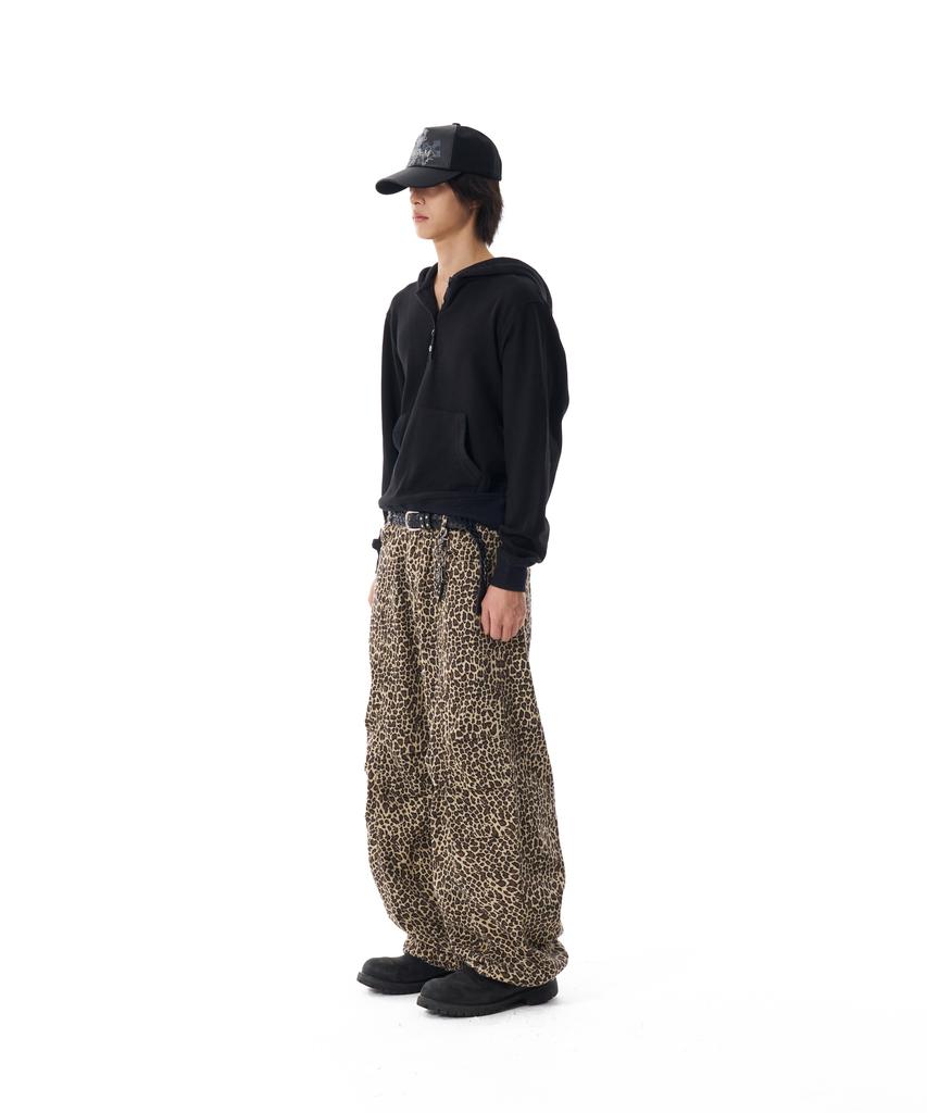 AAKAM Knee Pin-Tuck Leopard Cotton Pants (Brown)