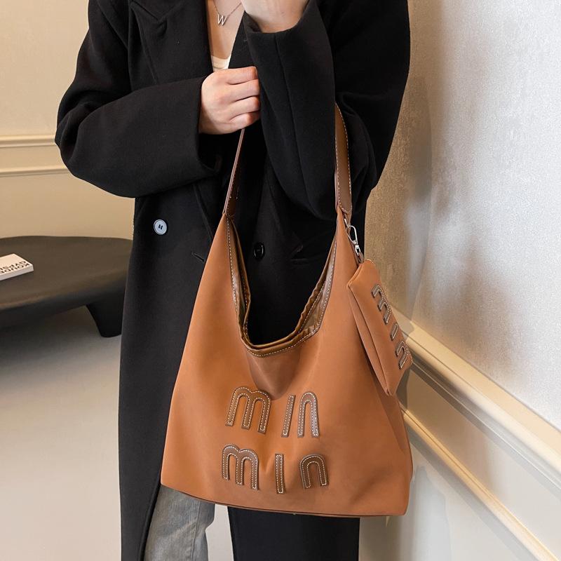 Ретро замшевая сумка подмышку женская 2025 новая модная повседневная сумочка с персонализированной текстурой на плечо подмышку