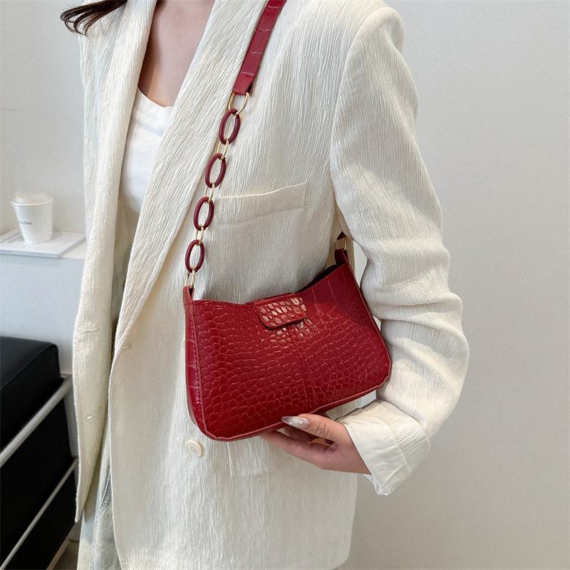 Весенняя новая простая модная маленькая квадратная сумка на одно плечо подмышками модная и стильная женская сумка для поездок на работу