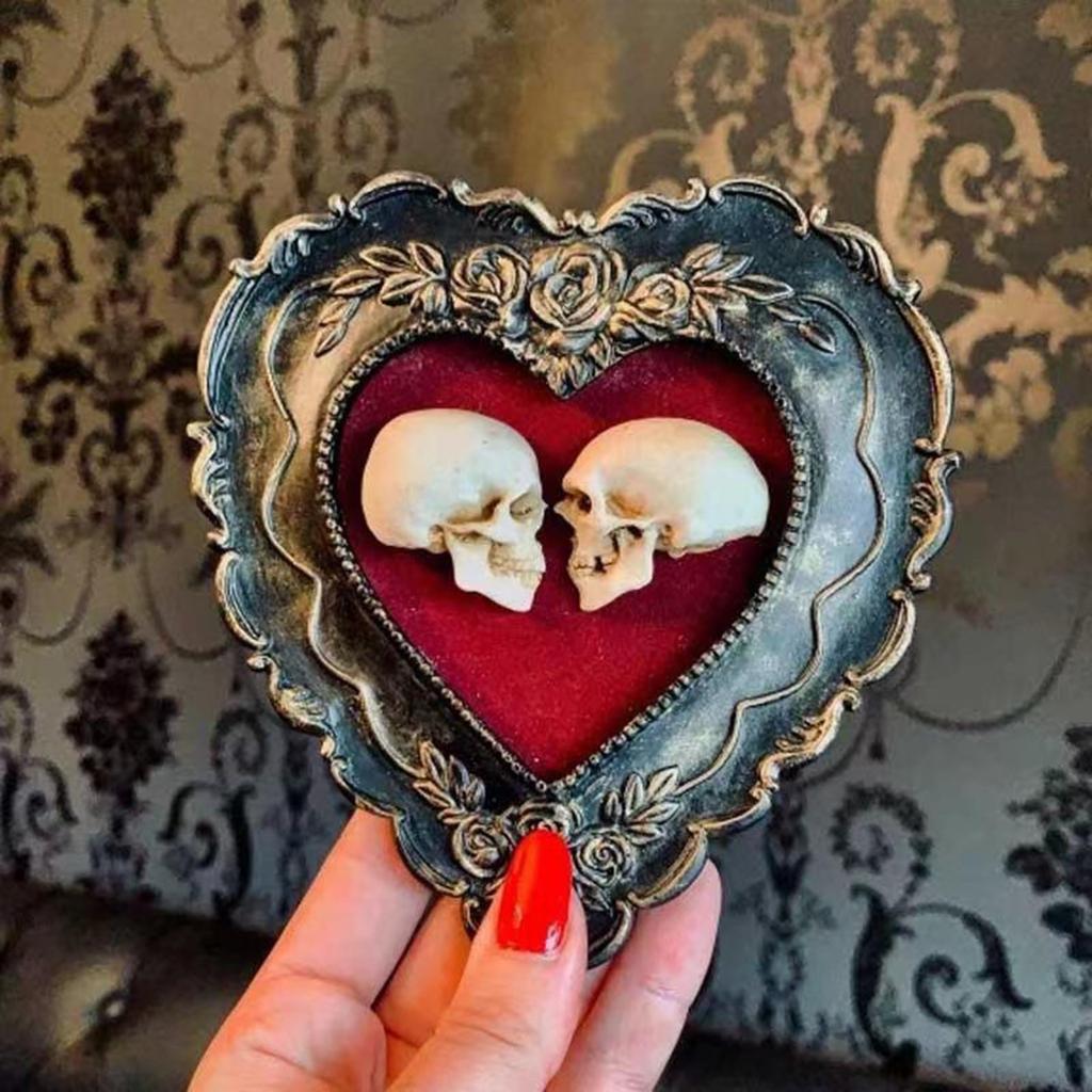 Creative Romantic- Love Skull- Halloween Resin Crafts Ornament For Friends Home Indoor And Outdoor Decoration
