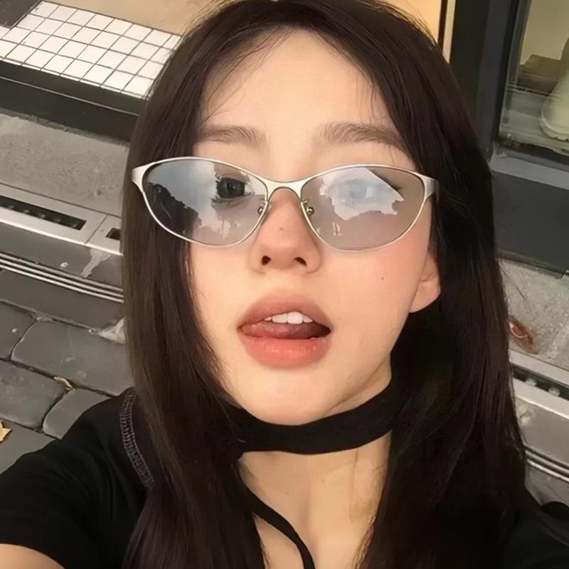 Metal Cat Eye Y2K Sunglasses Influencer Matched Unique Eyewear Street Snap UV Shield Fashion Shade Ladies Trendy Metallic Frame