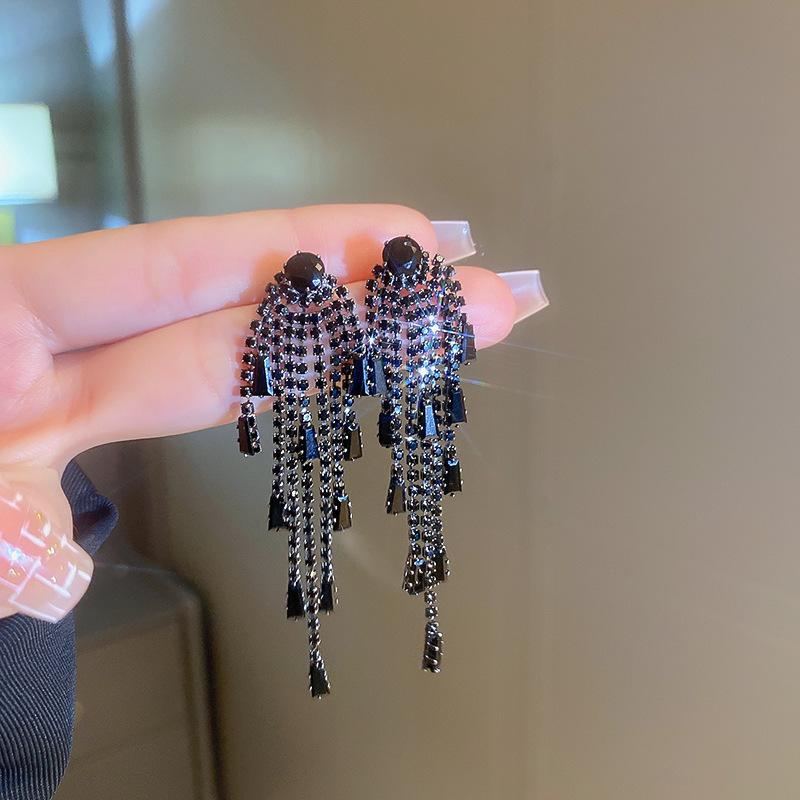 Silver Needle Feather Fringed Earrings Long Light Luxury Atmospheric Stud Earrings Personalized Design Earrings