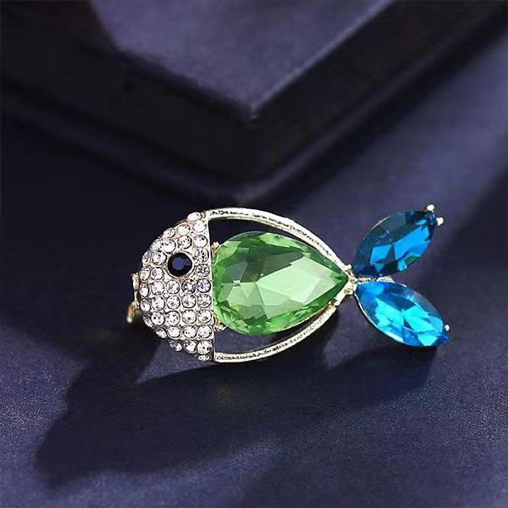 Cute Alloy Fish Cartoon Ocean Animal Brooches for Women Crystal Clothing Cute Lapel Pin Accessories Jewelry