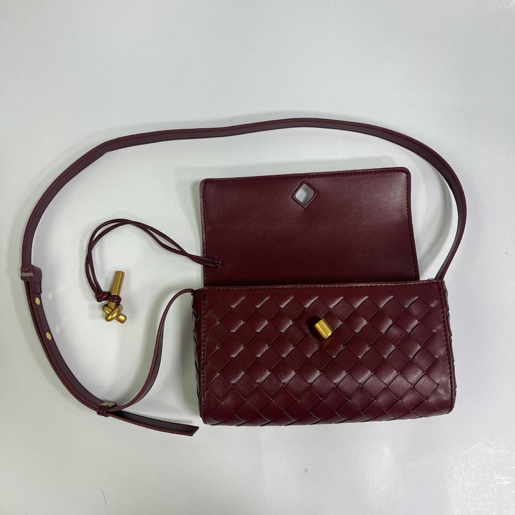 2024 Высококачественная плетеная сумка через плечо с золотым замком