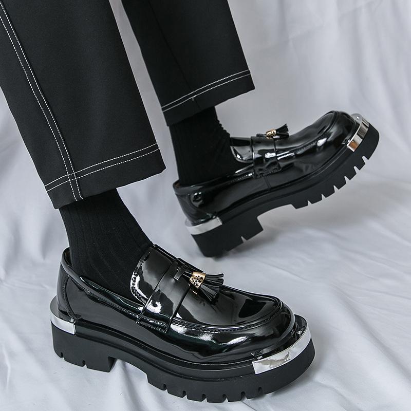 Новые мужские кожаные туфли с толстой подошвой и бахромой, плотно облегающие ногу, лакированные, глянцевые, повседневные лоферы, модная обувь для парикмахера