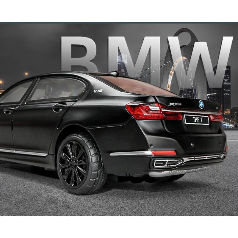 1/24 BMW THE 7 760Li Миниатюрная литая игрушечная машинка Модель 1:24 открывающиеся двери со звуком и светом, коллекция подарков для детей