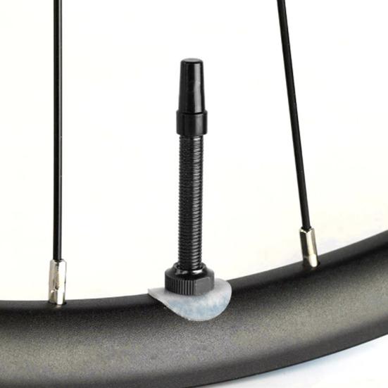 1 комплект бескамерных ниппелей с ключом, обработанные на станке с ЧПУ, сверхлегкие металлические штоки и колпачки, замена 44/60 мм МТБ