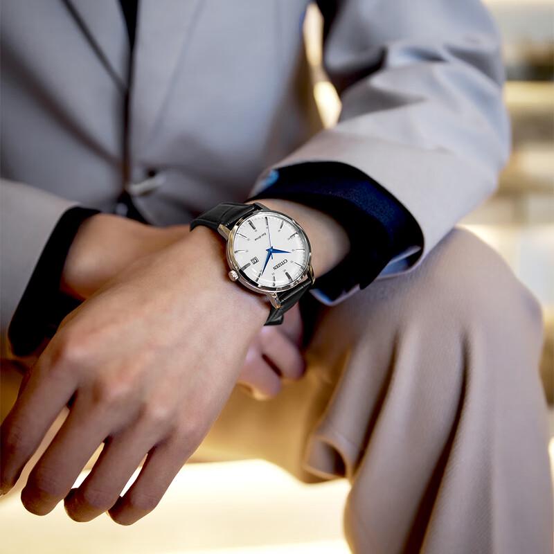 Мужские часы Citizen Eco-Drive с датой, белым циферблатом и кожаным ремешком